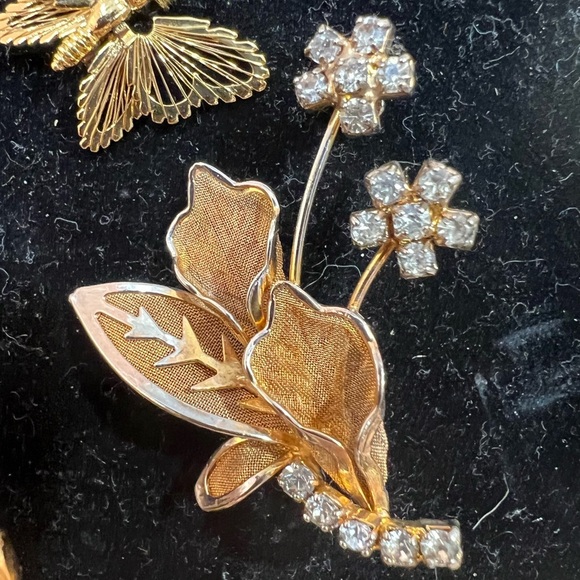 Lot 3 Six Brooches all Gold Accent Pins all Gold Plated. - Picture 5 of 9